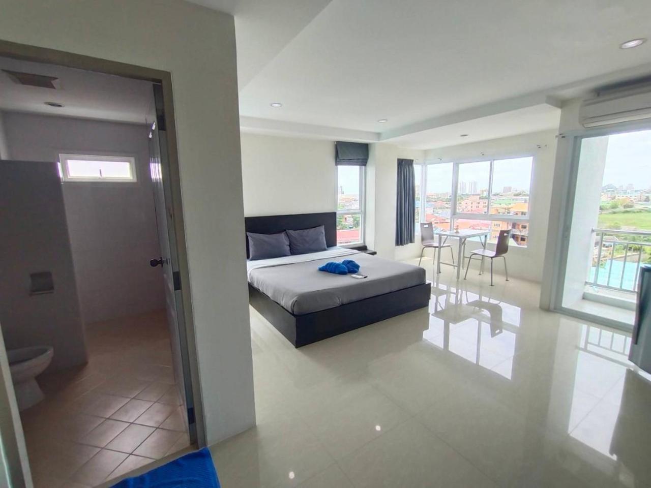 Aparthotel The Precious HHQ Exterior foto